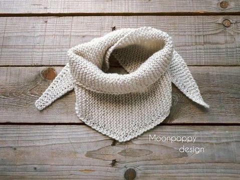 Hand Knit Triangle Scarf, Triangle Cowl, Triangle Shawl, Knit Scarf, Bandana Scarf,Baktus Scarf