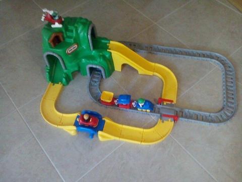 Little Tikes Road And Rail Mountain Play Set