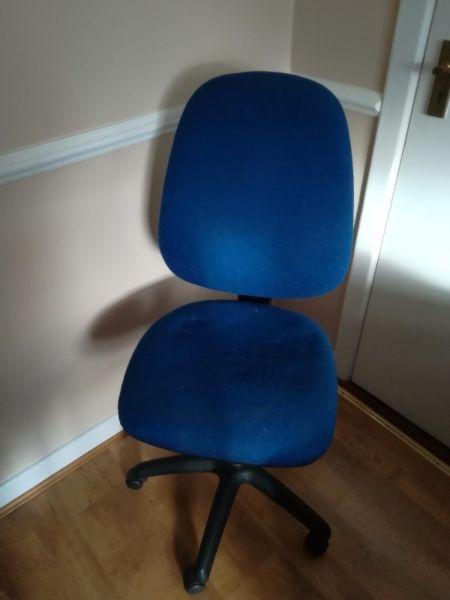 Adjustable desk chair - free