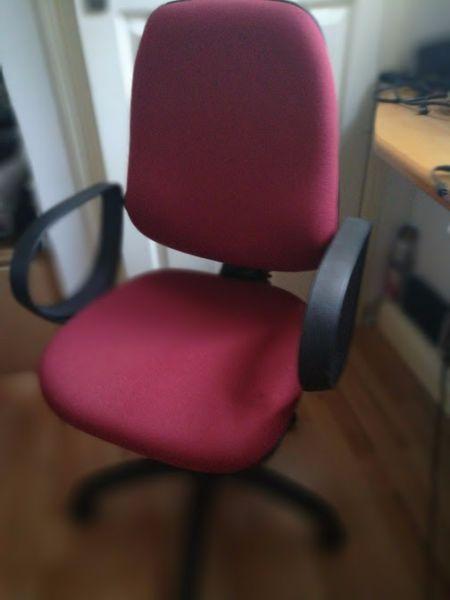 Swivel office chair