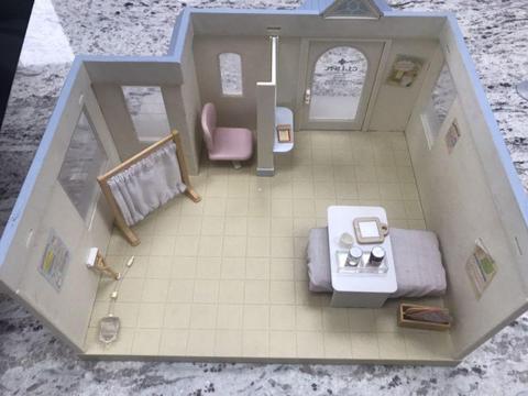 Sylvanian Clinic with furniture