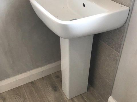 Toilet basin with pedestal