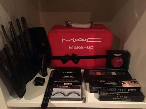 MAC make-up sets