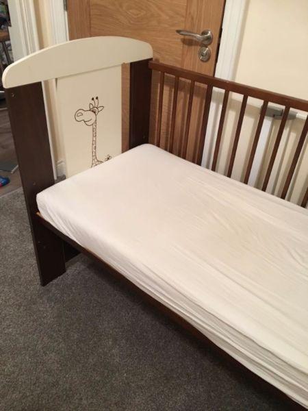 Coat bed in good condition