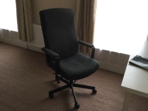Office swivel chair - great condition!