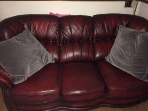 Excellent condition 3 seater leather sofa wine/burgundy