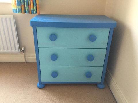 Kid's Chest of Drawers. FREE