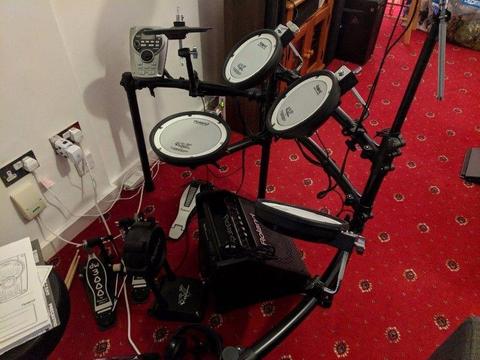 Roland TD-15K Complete set with stool, double bass pedal and PM-10 Amplifier