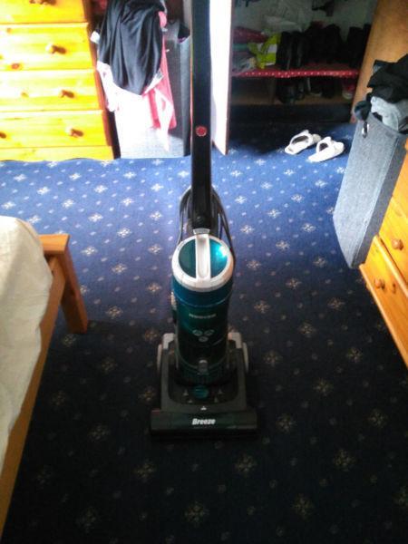 Hoover Breeze - only 6 months old - PWO 55 euro ono