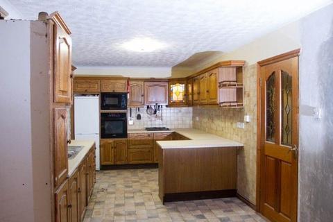 Solid oak kitchen