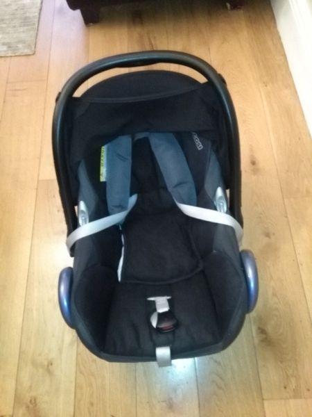 Maxi cosi car seat and base