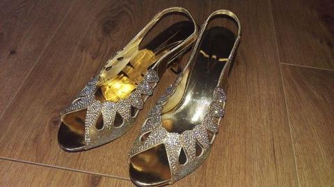 Beautiful sparkling gold heels