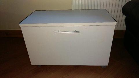 Furniture - Cabinets / Chest of Drawers / Baby Cot