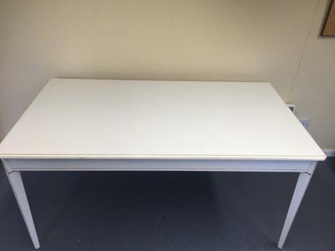 Kitchen / dining room table in great condition
