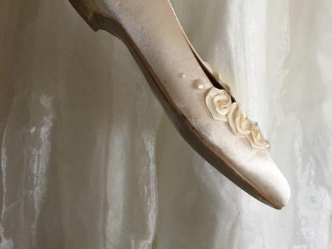 Ivory Wedding/Communion shoes, adult size 4
