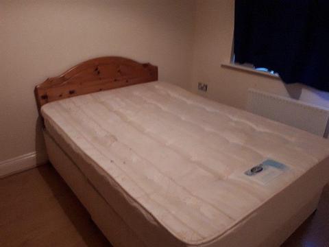 Double bed and mattress - Excellent cibdition