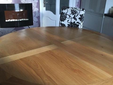 Solid oak round table