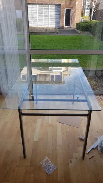 Lightweight dining glass table