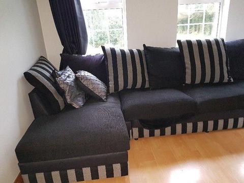 Corner sofa black
