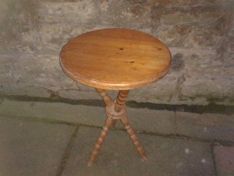 Pine Wicket Table
