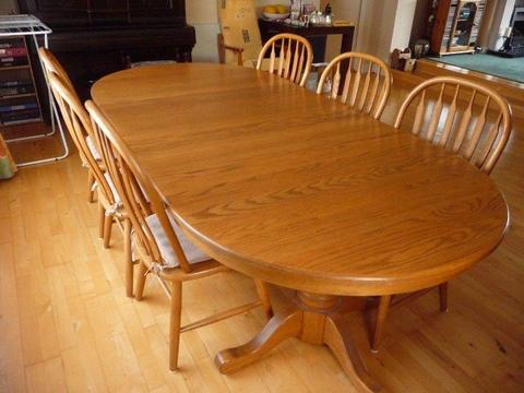 Solid Oak Dining room table and 6 chairs