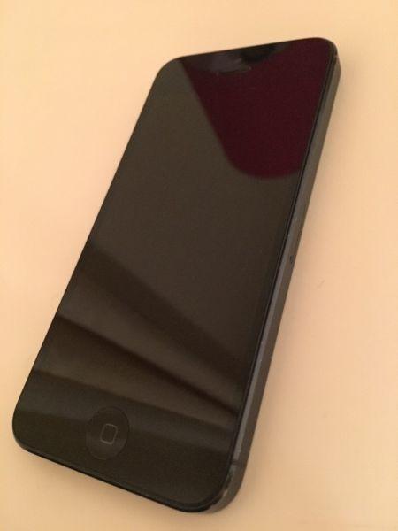 iPhone 5 - Unlocked 16gb Black