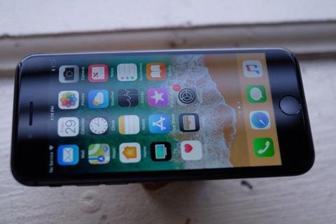 iPhone 8 USED in good condition with box