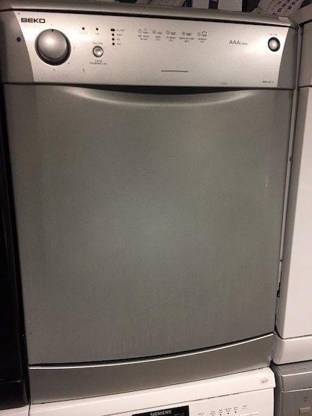 BEKO dishwasher in silver colour in fully working condition