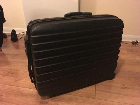 Suitcase hardshell black large with wheels
