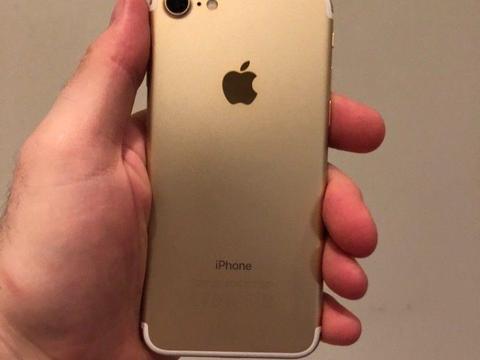 Mint condition iPhone 7 gold 128gb