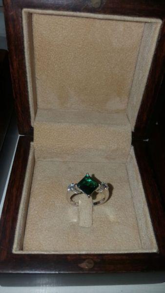 18k emerald and diamond ring