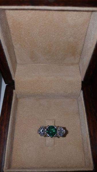 18k white gold Diamond and emerald ring