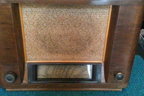 Old radio in working condition