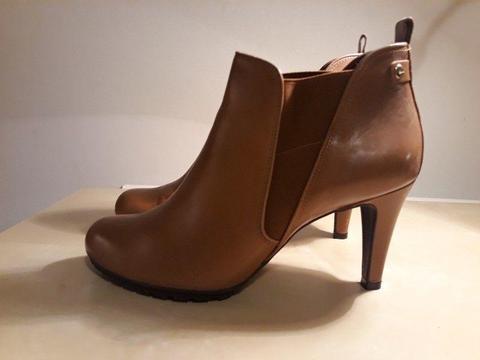 Clarks high heels boots