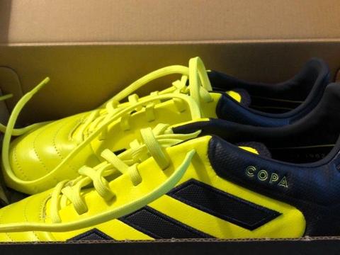 Adidas football boots size UK8 - like new!