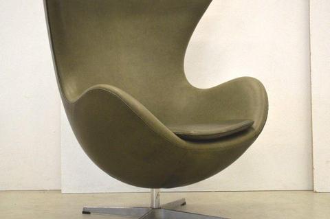 Orig. ARNE Jacobsen EGG Chair LEATHER Olive green