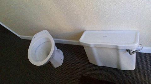 Toilet /sink