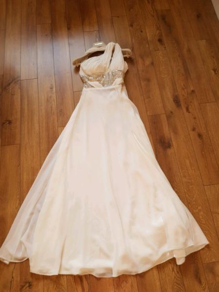 White ballgown/Wedding dress