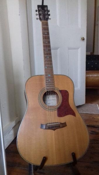 Tanglewood Acoustic Guitar w/ Stand & Capo (Dublin 3)