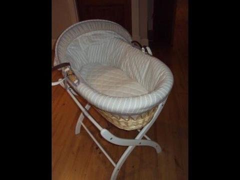 Issiwhatnot Moses Basket