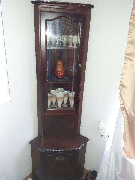 Corner cabinet