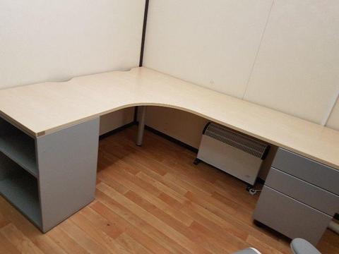 Executive maple managers office desks ideal for new office fit out or individual use