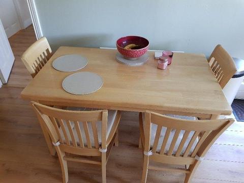 Kitchen Table for Sale (Includes 4 Chairs)