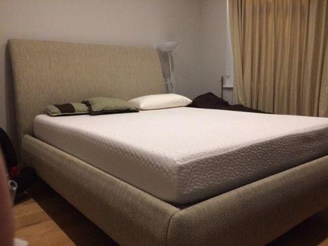 Queen size bed - Excellent condition, barely used (for collection)