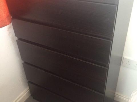 A chest of 5 drawers - €30