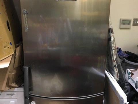 Whirlpool large no frost fridge/freezer for 210 euro great condition