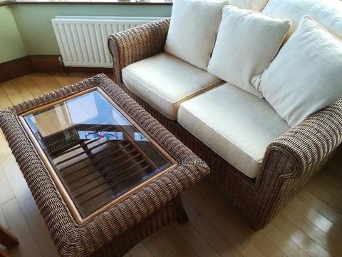 5 Piece Conservatory furniture - 2 seat sofa, 2xchairs, 2xtables, all in excellent condition