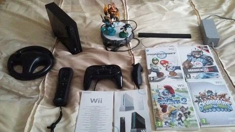 Wii Nintendo with Games & Skylanders