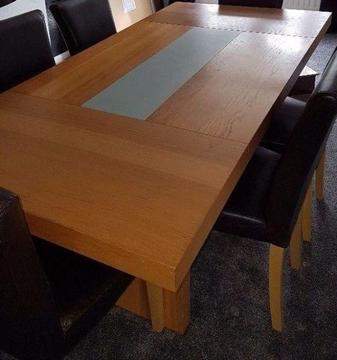 Oak dinning table