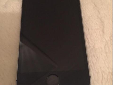 iPhone 5s 16gb space grey on 3